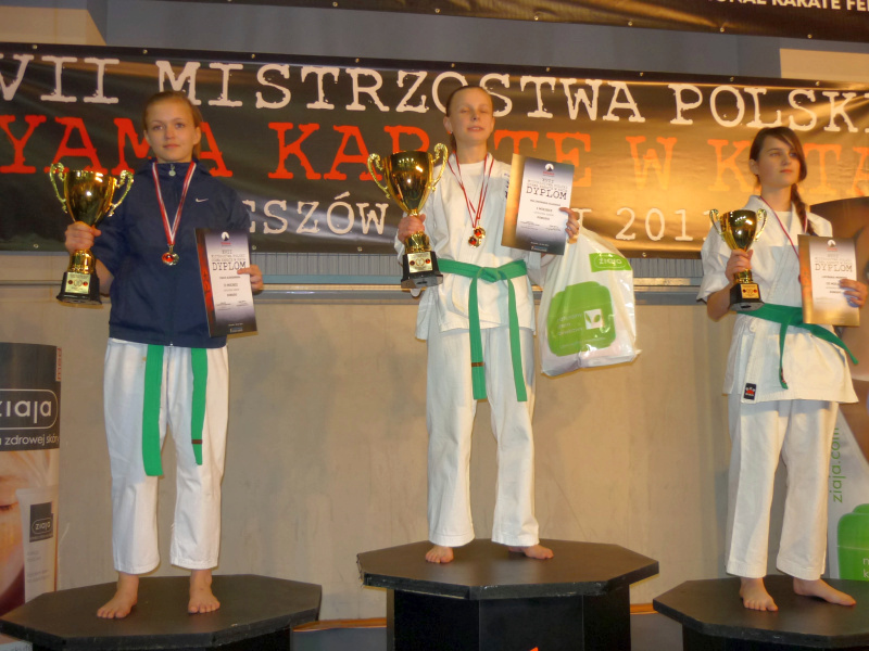 Medaliści kobudo juniorki - 26.03.2011 20